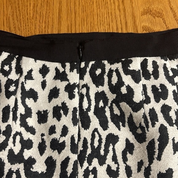 Ann Taylor pencil skirt Black white animal print Straight Mini Work Business 10 - Picture 3 of 8